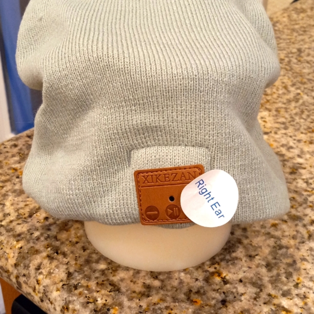 Xikezan Bluetooth Beanie Hat